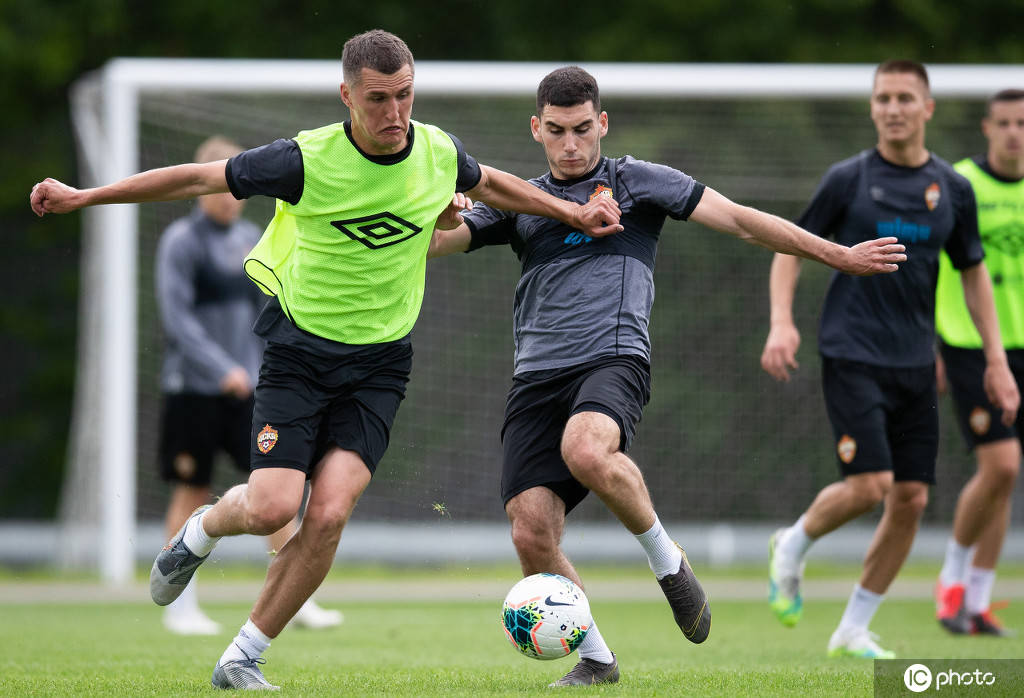 九游体育官网-意甲训练课后再迎强敌，莫斯科中央陆军迎来里程碑，主帅态度：气氛紧张，训练强度显著提升的简单介绍