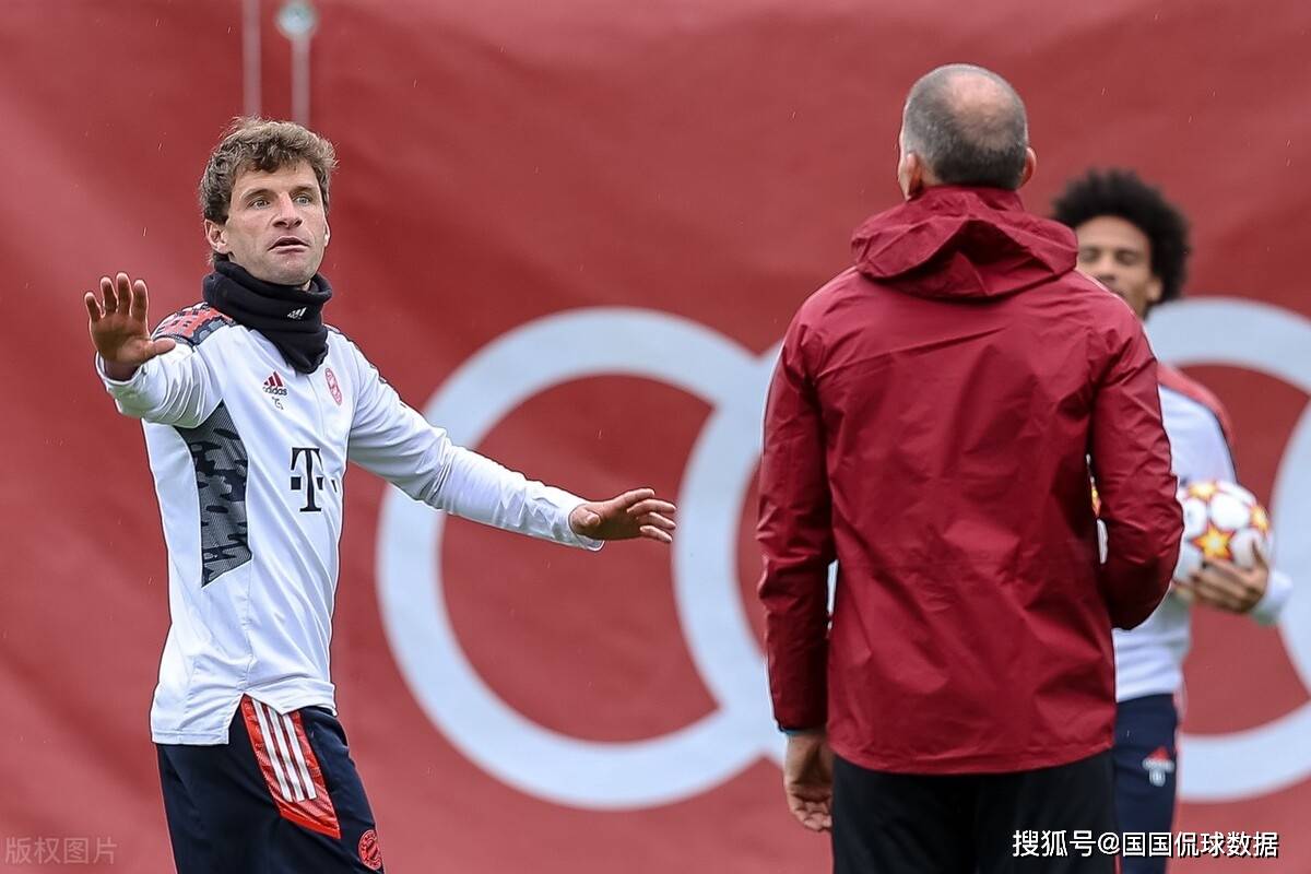 九游体育-葡超倒计时；法兰克福赛后单刀错失；细节引发关注；气氛紧张；医务组通报恢复的简单介绍